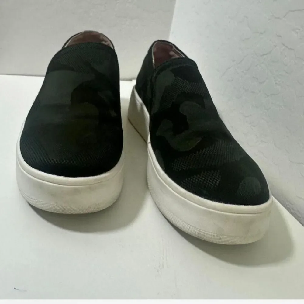 Steve Madden‎ Camouflage Slip-On Sneakers women’s size 6 green shoes casual